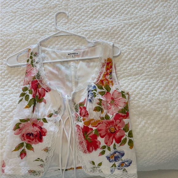 Reformation Floral Lace top - Picture 2 of 4